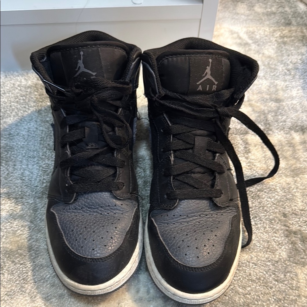 Jordan Black High-Top Sneakers Iconic Design
